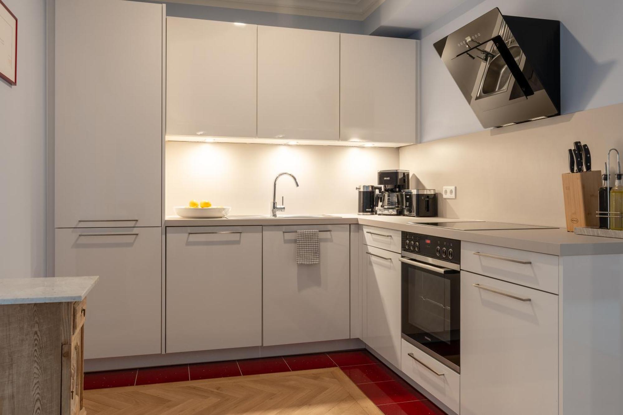 Cls Zentrale City-Wohnung In Hamburg Mit E-Laden Und Tiefgarage, Grosser Balkon, Blick Ueber Hamburg, Parkplatz, Cafe Im Haus, Bushaltestelle Direkt Gegenueber, Flex Check In Экстерьер фото