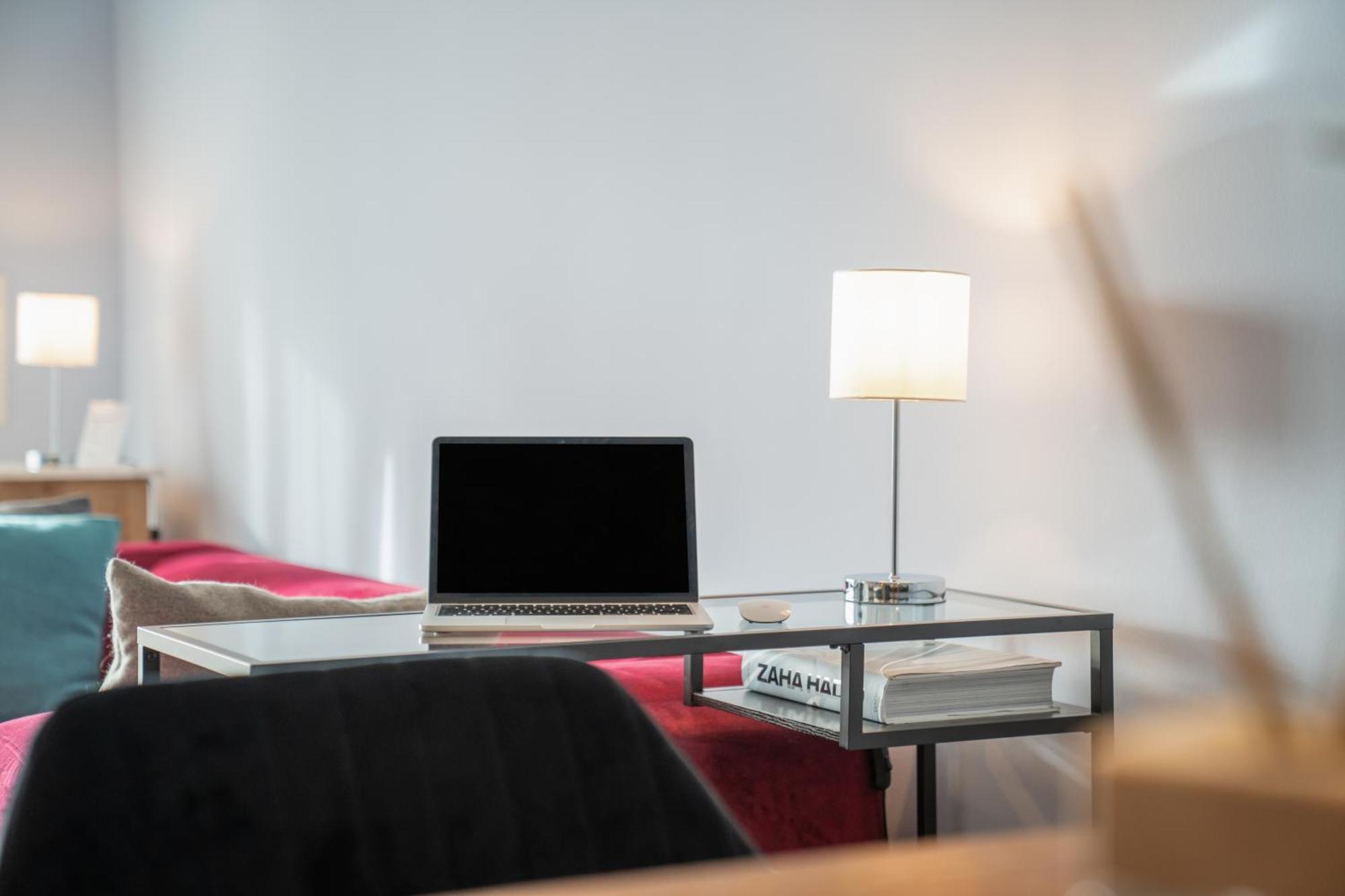 Cls Zentrale City-Wohnung In Hamburg Mit E-Laden Und Tiefgarage, Grosser Balkon, Blick Ueber Hamburg, Parkplatz, Cafe Im Haus, Bushaltestelle Direkt Gegenueber, Flex Check In Экстерьер фото