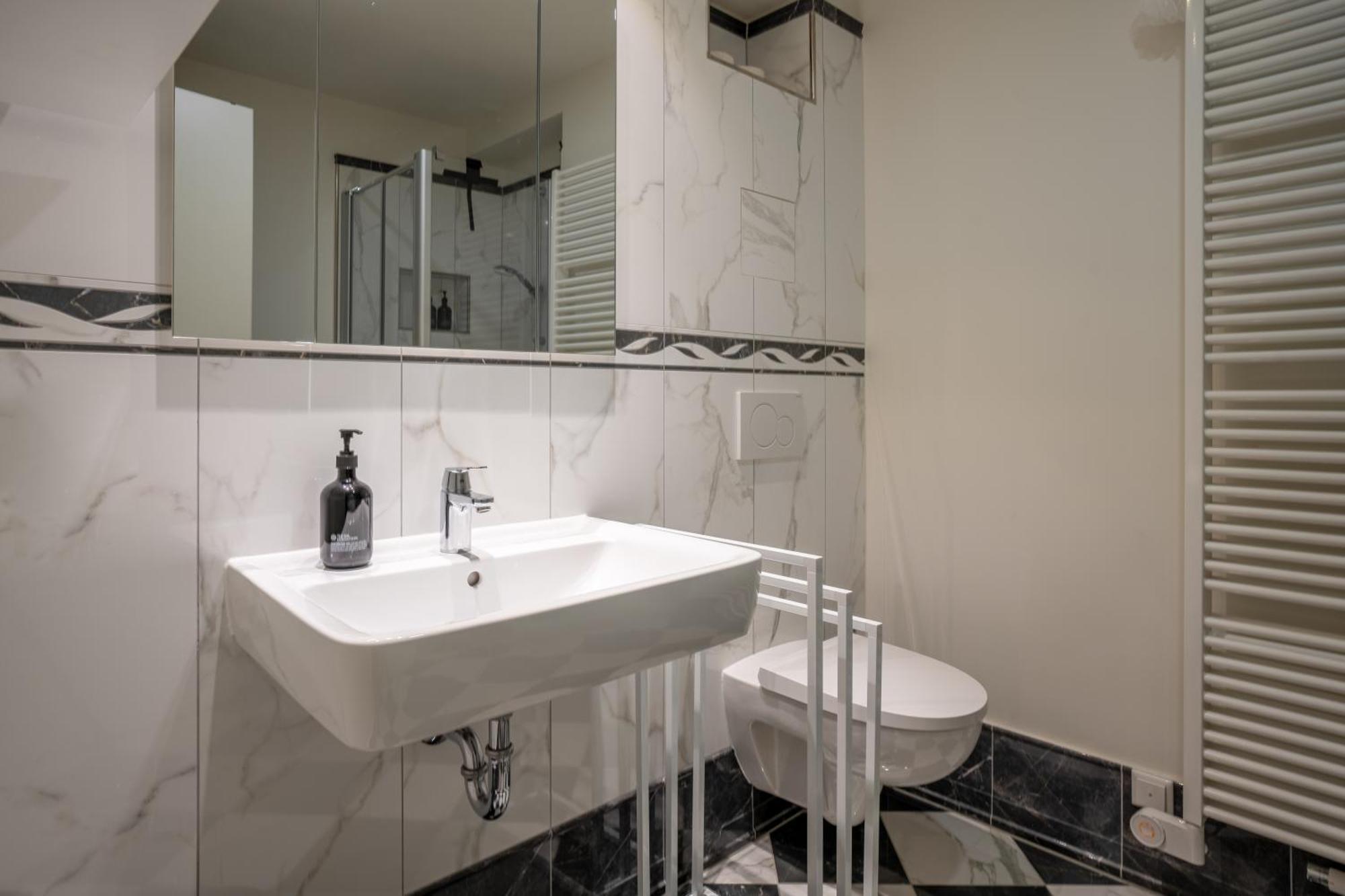 Cls Zentrale City-Wohnung In Hamburg Mit E-Laden Und Tiefgarage, Grosser Balkon, Blick Ueber Hamburg, Parkplatz, Cafe Im Haus, Bushaltestelle Direkt Gegenueber, Flex Check In Экстерьер фото